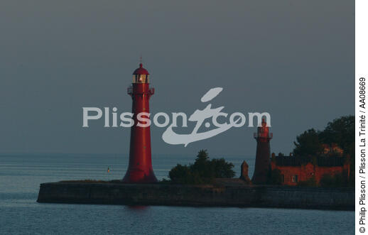 Le phare de la cité interdite. - © Philip Plisson / Plisson La Trinité / AA08669 - Nos reportages photos - Couleur