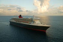 Le Queen Mary 2 aux Antilles. © Philip Plisson / Plisson La Trinité / AA08675 - Photo Galleries - Big Cruises