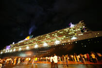 The Queen Mary II in Fort-de-France. © Philip Plisson / Plisson La Trinité / AA08689 - Photo Galleries - West indies [The]