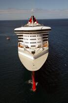 Le Queen Mary II. © Philip Plisson / Plisson La Trinité / AA08707 - Nos reportages photos - Transport maritime