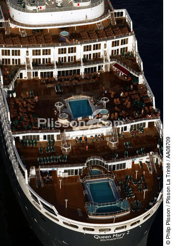 Le Queen Mary II. - © Philip Plisson / Plisson La Trinité / AA08709 - Photo Galleries - Big Cruises