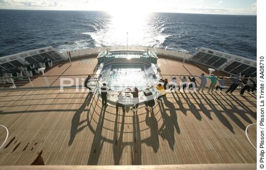 A bord du Queen Mary II. - © Philip Plisson / Plisson La Trinité / AA08710 - Nos reportages photos - Couleur