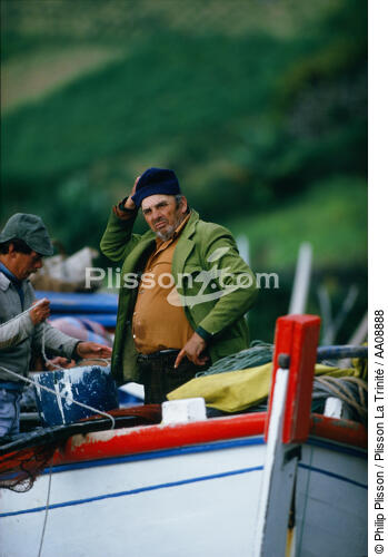 Pêcheur aux Açores. - © Philip Plisson / Plisson La Trinité / AA08888 - Nos reportages photos - Homme