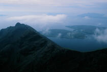 L'île de Soay vue de l'île de Skye. © Philip Plisson / Plisson La Trinité / AA08945 - Photo Galleries - Author