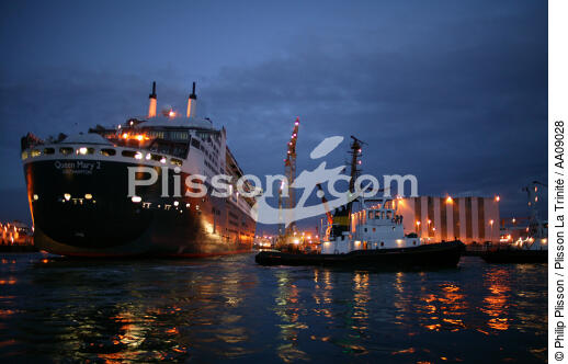 Premier essai en mer pour le Queen Mary 2. - © Philip Plisson / Plisson La Trinité / AA09028 - Nos reportages photos - Chantier naval
