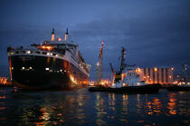 First sea trial for the Queen Mary 2. © Philip Plisson / Plisson La Trinité / AA09028 - Photo Galleries - Towing