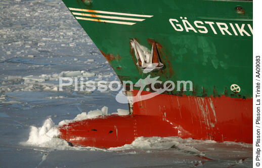 Cargo en Mer Baltique. - © Philip Plisson / Plisson La Trinité / AA09083 - Nos reportages photos - Glace