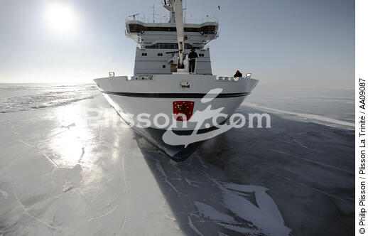Icebreaker in the Baltic Sea. - © Philip Plisson / Plisson La Trinité / AA09087 - Photo Galleries - Ice