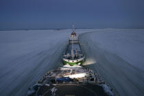 Brise-glace en Mer Baltique. © Philip Plisson / Plisson La Trinité / AA09089 - Nos reportages photos - Brise-glace