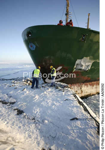 Brise-glace en Mer Baltique. - © Philip Plisson / Plisson La Trinité / AA09092 - Photo Galleries - Ice