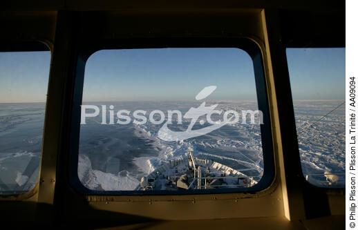 Brise-glace en Mer Baltique. - © Philip Plisson / Plisson La Trinité / AA09094 - Photo Galleries - Ice