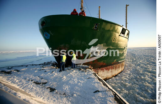 Brise-glace en Mer Baltique. - © Philip Plisson / Plisson La Trinité / AA09097 - Nos reportages photos - Brise-glace