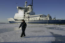 Brise-glace en Mer Baltique. © Philip Plisson / Plisson La Trinité / AA09098 - Photo Galleries - Icebreaker in the Baltic