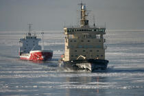 Brise-glace en Mer Baltique. © Philip Plisson / Plisson La Trinité / AA09103 - Nos reportages photos - Brise Glace en mer Baltique
