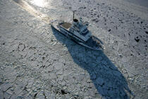 Brise-glace en Mer Baltique. © Philip Plisson / Plisson La Trinité / AA09107 - Nos reportages photos - Golfe de Botnie