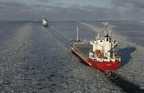 Icebreaker in the Baltic Sea. © Philip Plisson / Plisson La Trinité / AA09108 - Photo Galleries - Icebreaker