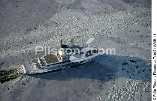 Brise-glace en Mer Baltique. - © Philip Plisson / Plisson La Trinité / AA09111 - Photo Galleries - Icebreaker