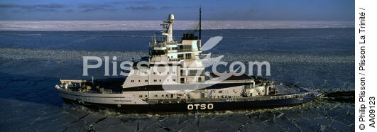 Icebreaker in the Baltic Sea. - © Philip Plisson / Plisson La Trinité / AA09123 - Photo Galleries - Finland