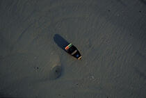Barque à marée basse © Guillaume Plisson / Plisson La Trinité / AA09171 - Nos reportages photos - Auteur
