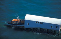 Mise à l'eau du canot de sauvetage. © Philip Plisson / Plisson La Trinité / AA09180 - Photo Galleries - Sea Rescue