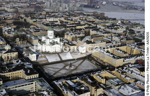 La place du Sénat à Helsinki. - © Philip Plisson / Plisson La Trinité / AA09205 - Nos reportages photos - Ville [Finlande]