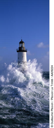 Le phare d'Ar Men au large de l'île de Sein. - © Guillaume Plisson / Plisson La Trinité / AA09224 - Nos reportages photos - Phares France