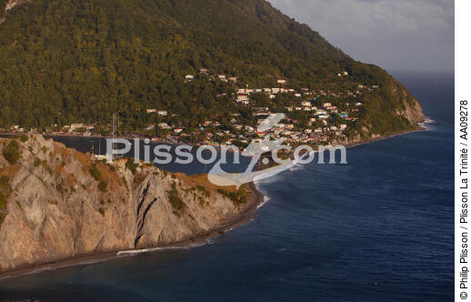 L'île de la Dominique. - © Philip Plisson / Plisson La Trinité / AA09278 - Nos reportages photos - Antilles [Les]
