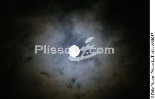 Pleine lune. - © Philip Plisson / Plisson La Trinité / AA09287 - Nos reportages photos - Lune