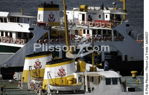 Ferry or "Vapur" on the Bosphorus. - © Philip Plisson / Plisson La Trinité / AA09337 - Photo Galleries - Turkey