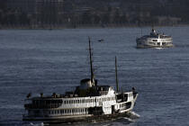 Ferry sur le Bosphore. © Philip Plisson / Plisson La Trinité / AA09347 - Nos reportages photos - Istanbul, le détroit du Bosphore