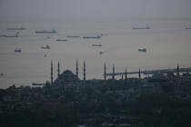 Traffic on the Bosphorus. © Philip Plisson / Plisson La Trinité / AA09370 - Photo Galleries - Istanbul