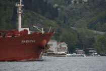 Traffic on the Bosphorus. © Philip Plisson / Plisson La Trinité / AA09374 - Photo Galleries - Oil tanker
