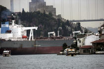 Traffic on the Bosphorus. © Philip Plisson / Plisson La Trinité / AA09383 - Photo Galleries - Istanbul, the Bosphorus