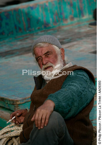 Turkish fisherman. - © Philip Plisson / Plisson La Trinité / AA09393 - Photo Galleries - Professional fisherman