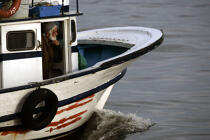 Pêcheur dans le port d'Istanbul. © Philip Plisson / Plisson La Trinité / AA09395 - Nos reportages photos - Istanbul