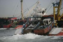 Bateau de pêche dans le Bosphore. © Philip Plisson / Plisson La Trinité / AA09398 - Nos reportages photos - Istanbul