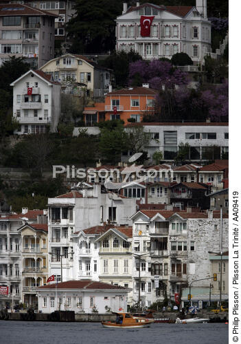 Habitations à Istanbul. - © Philip Plisson / Plisson La Trinité / AA09419 - Nos reportages photos - Istanbul, le détroit du Bosphore