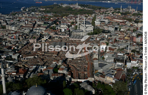 Istanbul. - © Philip Plisson / Plisson La Trinité / AA09438 - Nos reportages photos - Istanbul, le détroit du Bosphore