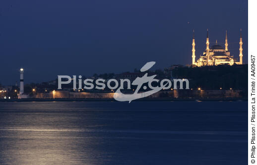Istanbul by night. - © Philip Plisson / Plisson La Trinité / AA09457 - Photo Galleries - Town [Turkey]