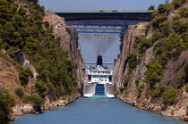 Canal de Corinthe. © Philip Plisson / Plisson La Trinité / AA09491 - Nos reportages photos - Pont suspendu