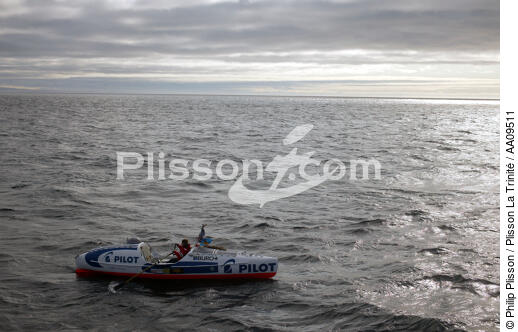 Départ de Maud Fontenoy pour sa traversée de l'Atlantique. - © Philip Plisson / Plisson La Trinité / AA09511 - Nos reportages photos - Personnalité