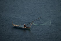 Square net fishing in the Gulf of Patra. © Philip Plisson / Plisson La Trinité / AA09521 - Photo Galleries - Greece
