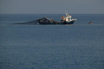 Pêche dans le Golfe de Patra. © Philip Plisson / Plisson La Trinité / AA09544 - Nos reportages photos - Site [Grèce]