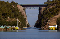 Le canal de Corinthe. © Philip Plisson / Plisson La Trinité / AA09562 - Nos reportages photos - Hydrologie