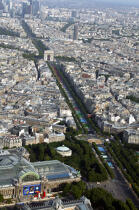 Paris 2012 sur les Champs Elysées. © Guillaume Plisson / Plisson La Trinité / AA09571 - Nos reportages photos - Transport routier