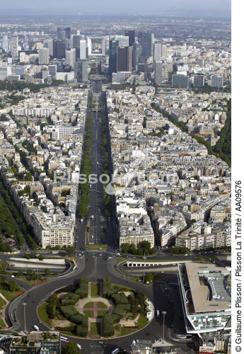 Paris 2012 sur les Champs Elysées. - © Guillaume Plisson / Plisson La Trinité / AA09576 - Photo Galleries - Building