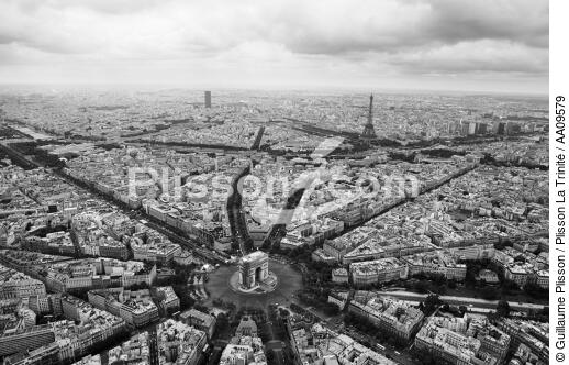 Paris 2012 on the Champs Elysees. - © Guillaume Plisson / Plisson La Trinité / AA09579 - Photo Galleries - Building