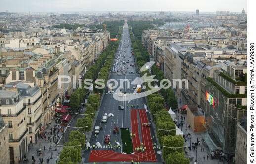 Paris 2012 sur les Champs Elysées. - © Guillaume Plisson / Plisson La Trinité / AA09590 - Photo Galleries - Champs Elysées