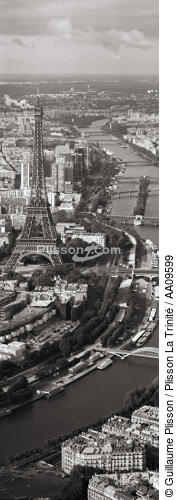 La Tour Eiffel. - © Guillaume Plisson / Plisson La Trinité / AA09599 - Nos reportages photos - Panoramique vertical
