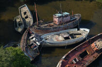 Shipwrecks in Douarnenez. © Philip Plisson / Plisson La Trinité / AA09757 - Photo Galleries - Boat graveyard